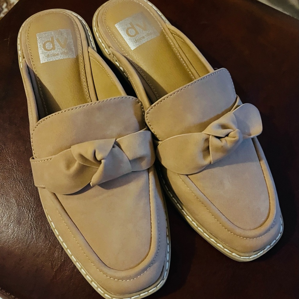 DV by Dolce Vita Beige Knot-Front Slip-On Loafers Size 7.5